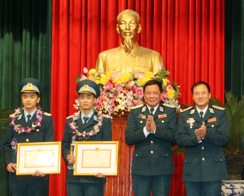Quân chủng PK-KQ tôn vinh nhà giáo, học viên tiêu biểu