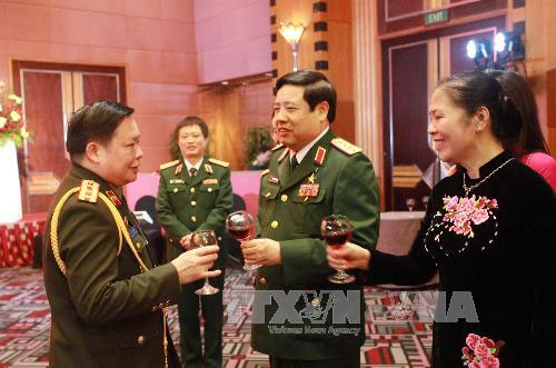 Bộ Quốc phòng tổ chức tiệc chiêu đãi khách quốc tế và Tùy viên quân sự các nước tại Việt Nam