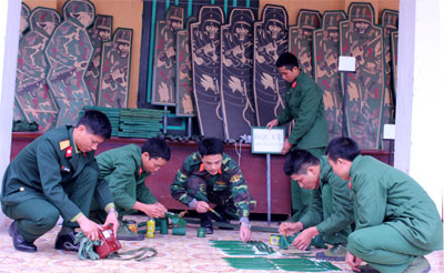 Vào bộ đội, “cai” được Facebook