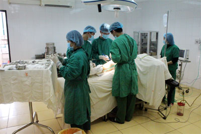 Trực sẵn sàng cấp cứu và điều trị người bệnh trong dịp Tết