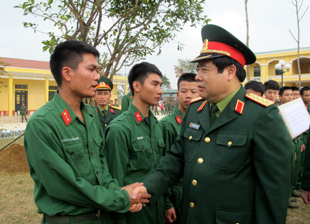 Đại tướng Phùng Quang Thanh thăm, kiểm tra Trung đoàn bộ binh 692