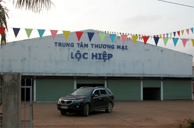 Trung tâm thương mại hàng chục tỷ đồng bị bỏ hoang 