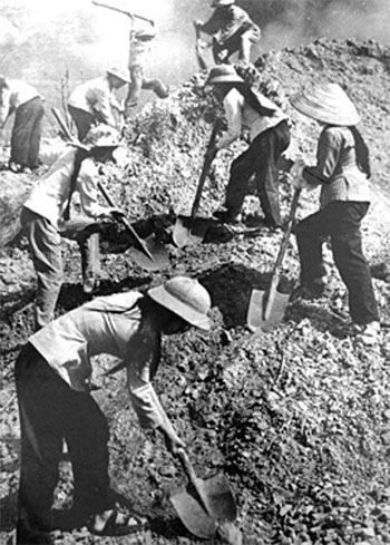 Xung kích mở đường