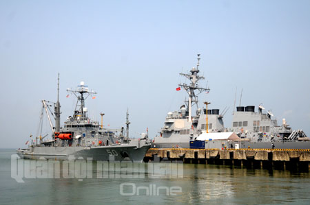 Tàu Hải quân Hoa Kỳ cập cảng Tiên Sa (Đà Nẵng)
