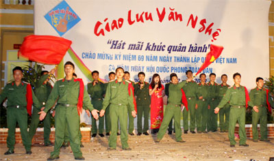 Chiến sĩ làm tư tưởng cho chiến sĩ