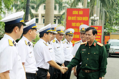 Thượng tướng Nguyễn Thành Cung thăm và kiểm tra tại Bộ tư lệnh Quân chủng Hải quân