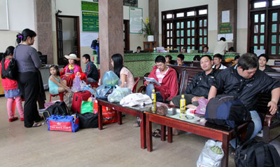 Nhiều hành khách mắc kẹt tại Đà Lạt