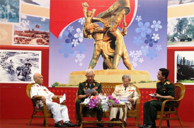 Chuyển thư, báo ra tận chiến hào