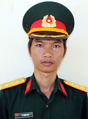 Thượng úy không tham của rơi