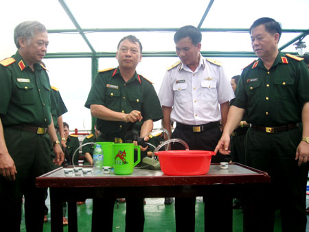 Mang nước ngọt ra Trường Sa bằng...trí tuệ