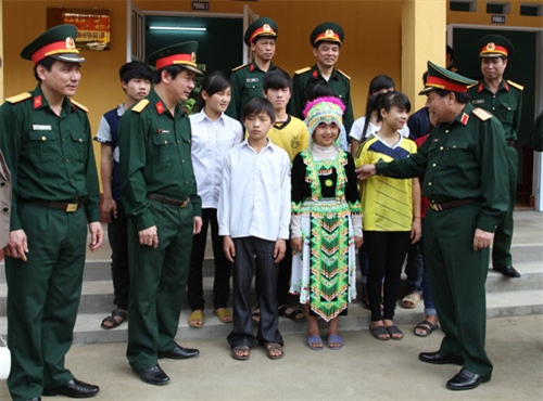 Quân - dân chung sức xây thế vững quốc phòng