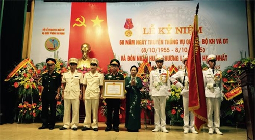 Vụ Quốc phòng An ninh đón nhận Huân chương Lao động hạng Nhất