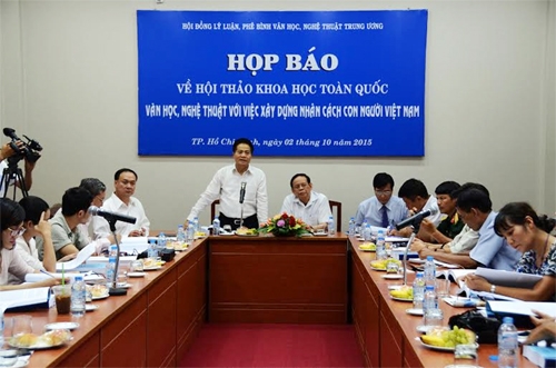 “Văn học, nghệ thuật với việc xây dựng nhân cách con người Việt Nam”