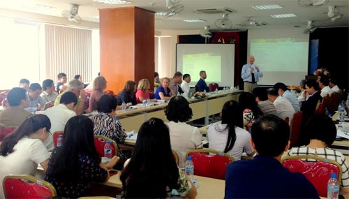 “Thực thi chính sách tăng trưởng  xanh - So sánh tại Hoa Kỳ và Việt Nam”