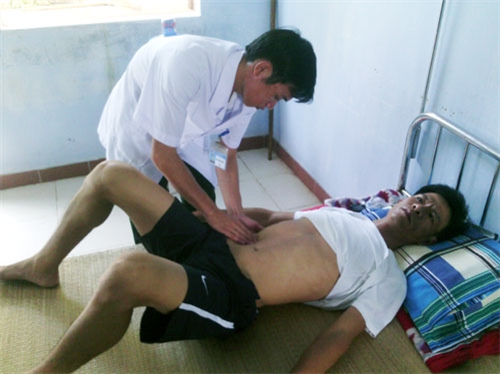 Hết lòng vì sức khỏe bộ đội, nhân dân nơi đảo xa