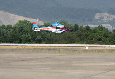 Dưới cánh bay là sắc Tết