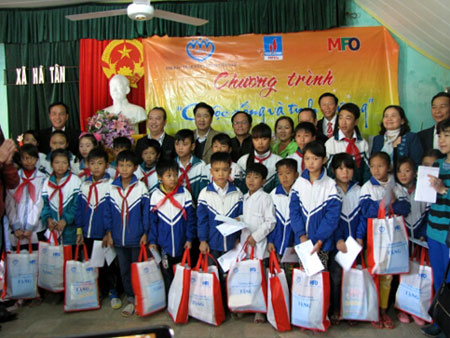 Tết ấm cho trẻ em có hoàn cảnh đặc biệt khó khăn