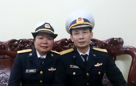 Khi vợ chồng đều là quân nhân 