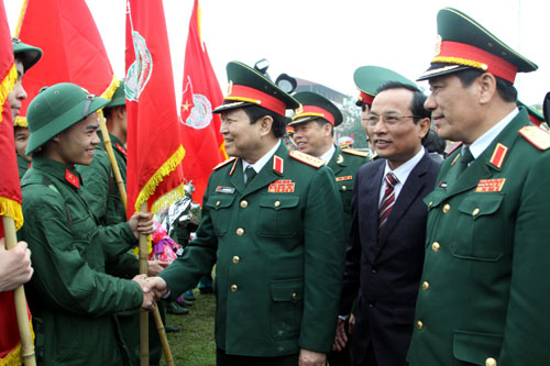 Thanh niên Đan Phượng hăng hái tòng quân