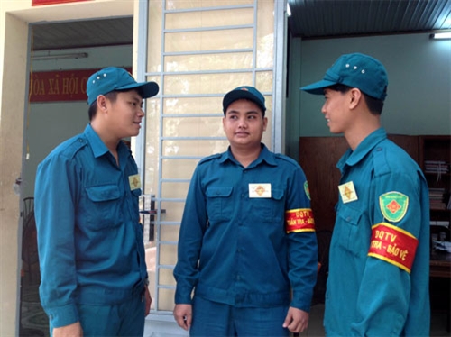 Ba dân quân dũng cảm bắt cướp