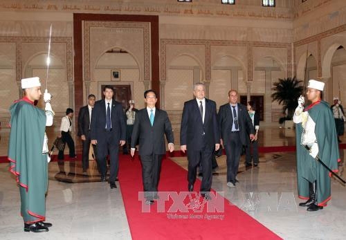 Thủ tướng Nguyễn Tấn Dũng bắt đầu thăm chính thức An-giê-ri