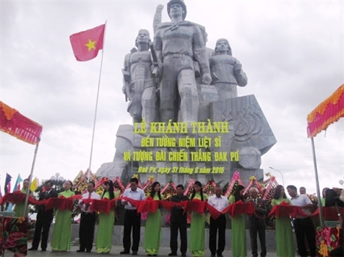 Khánh thành công trình Đền tưởng niệm liệt sĩ và Tượng đài chiến thắng Đak Pơ