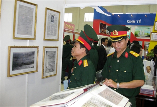 Phát huy vai trò công tác tuyên truyền miệng và hoạt động báo cáo viên trong quân đội hiện nay            