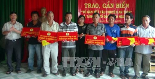 Trao tặng 1.000 lá cờ Tổ quốc cho ngư dân Phú Yên