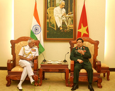 Đại tướng Phùng Quang Thanh tiếp Tư lệnh Hải quân Ấn Độ