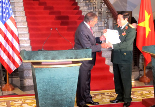 Đại tướng Phùng Quang Thanh tiếp Bộ trưởng Quốc phòng Mỹ
