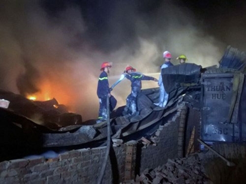 Cháy tại Công ty TNHH Thương mại và xây dựng Đông Bắc 