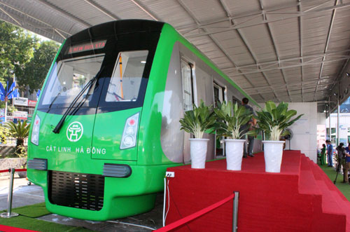 Trưng bày mẫu tàu điện tuyến Cát Linh - Hà Đông
