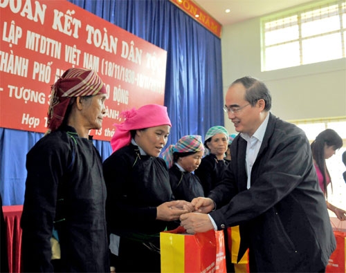 Đồng chí Nguyễn Thiện Nhân dự Ngày hội Đại đoàn kết toàn dân tộc tại Lào Cai