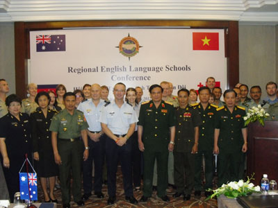 Tiếp tục phát triển chương trình đào tạo tiếng Anh cho quân đội trong khu vực