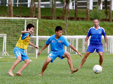 Một ngày trong “lò” Hoàng Anh Gia Lai - Arsenal JMG