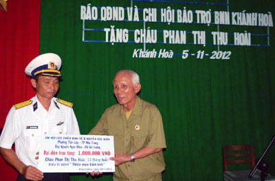 Tặng bé Thu Hoài hơn 32 triệu đồng