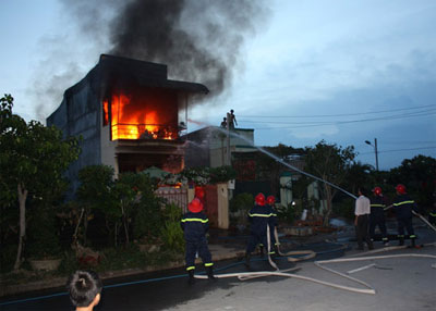 Hơn 200 người có thể đã thiệt mạng do cháy hộp đêm tại Bra-xin