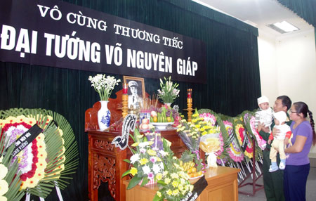 Điện Biên: Hàng nghìn lượt người đến viếng Đại tướng Võ Nguyên Giáp