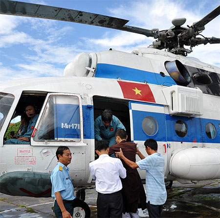 Bay cấp cứu thành công bệnh nhân ở đảo Song Tử Tây