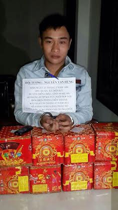 Bắt đối tượng vận chuyển 12 kg pháo