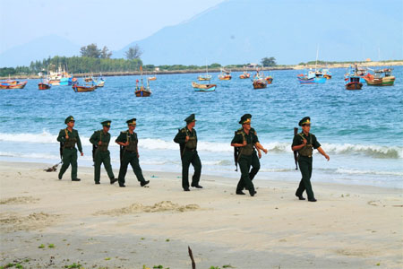 Những người nặng lòng với biển