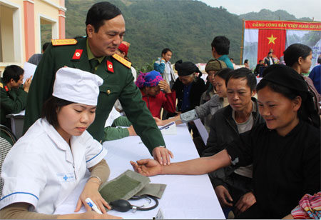 350 người được khám bệnh, cấp thuốc miễn phí