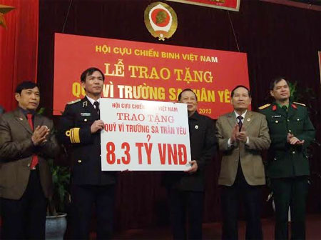 Hội Cựu chiến binh Việt Nam: Trao tặng Quỹ vì Trường Sa thân yêu 8,3 tỷ đồng