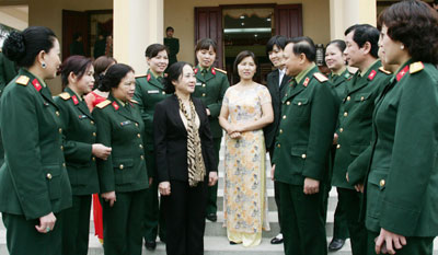 Hội thảo phụ nữ quân đội góp ý dự thảo sửa đổi hiến pháp 1992