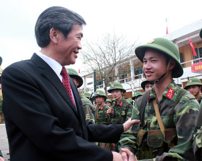 Đồng chí Đinh Thế Huynh chúc Tết Sư đoàn 301 (Bộ tư lệnh Thủ đô Hà Nội)