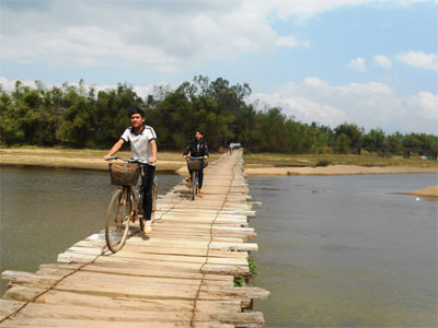 Bao giờ mới có cây cầu qua sông Côn?
