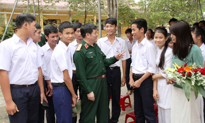 Tư vấn tuyển sinh quân sự  tại trường THPT Nguyễn Chí Thanh