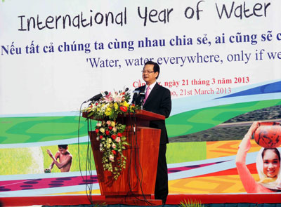 Mít tinh hưởng ứng Ngày Nước thế giới