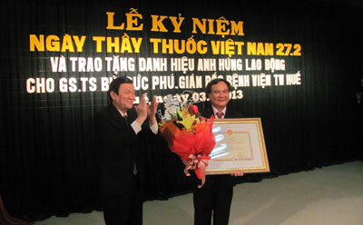 Nâng cao y đức, đấu tranh đẩy lùi tiêu cực trong hoạt động khám, chữa bệnh (*)