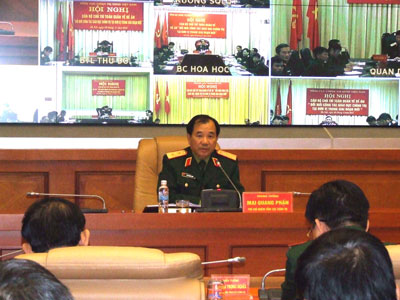 Cán bộ chủ trì toàn quân góp ý vào Đề án “Đổi mới công tác  giáo dục chính trị tại đơn vị trong giai đoạn mới”.